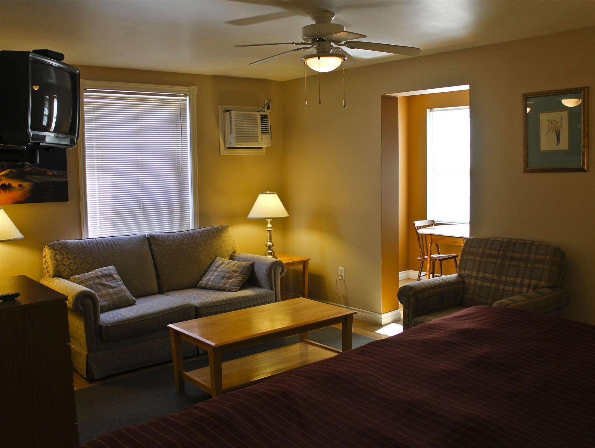 Midtown Motel & Suites Moncton Exteriör bild