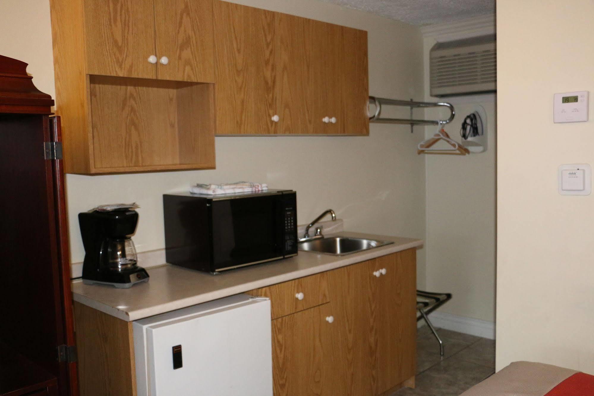 Midtown Motel & Suites Moncton Exteriör bild